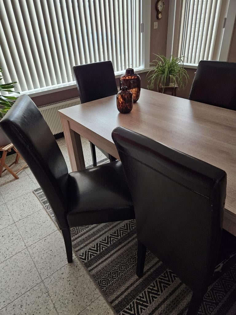 Salon kleur taupe en salontafel. Nog volledig in orde., Ophalen