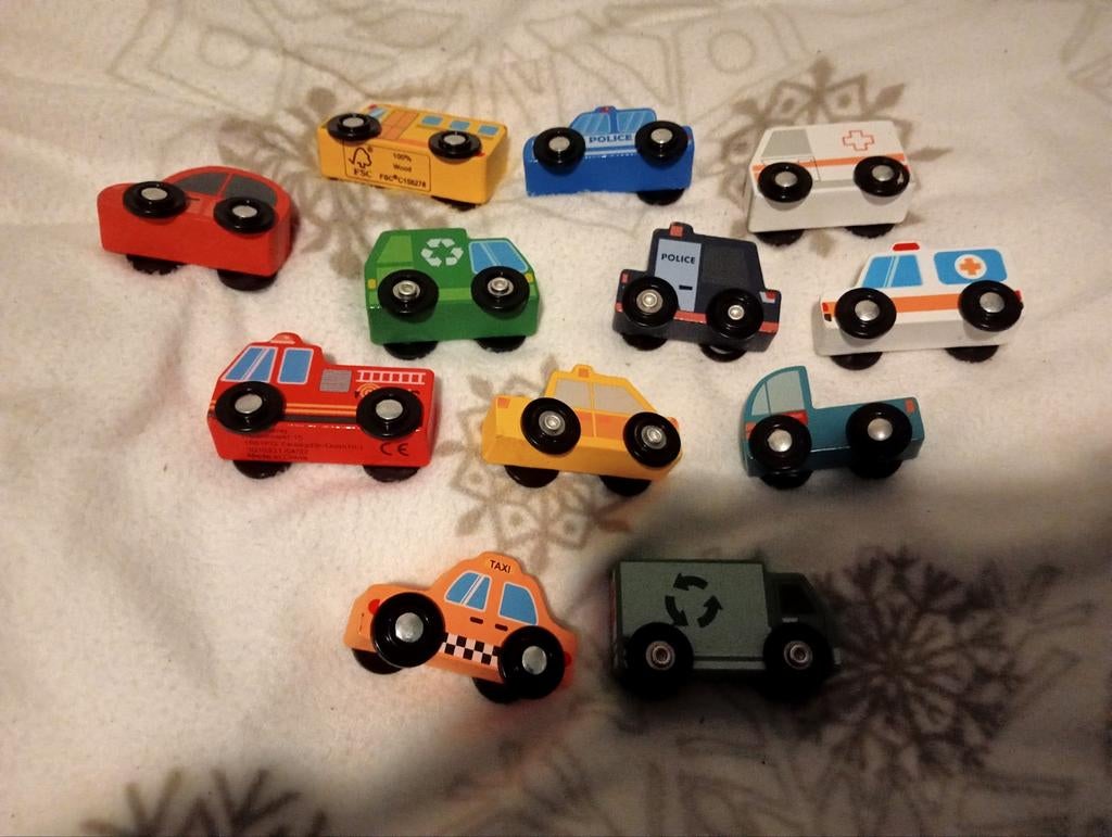 Houten voertuigjes 12 stuks, Ophalen, Zo goed als nieuw