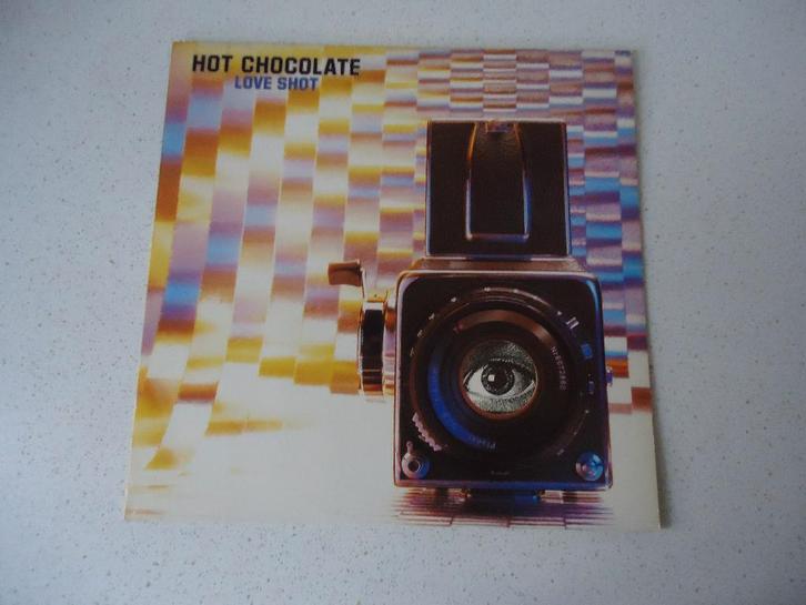 LP van "Hot Chocolate" Love Shot anno 1983., CD & DVD, Vinyles | Pop, Comme neuf, 1980 à 2000, 12 pouces, Enlèvement ou Envoi
