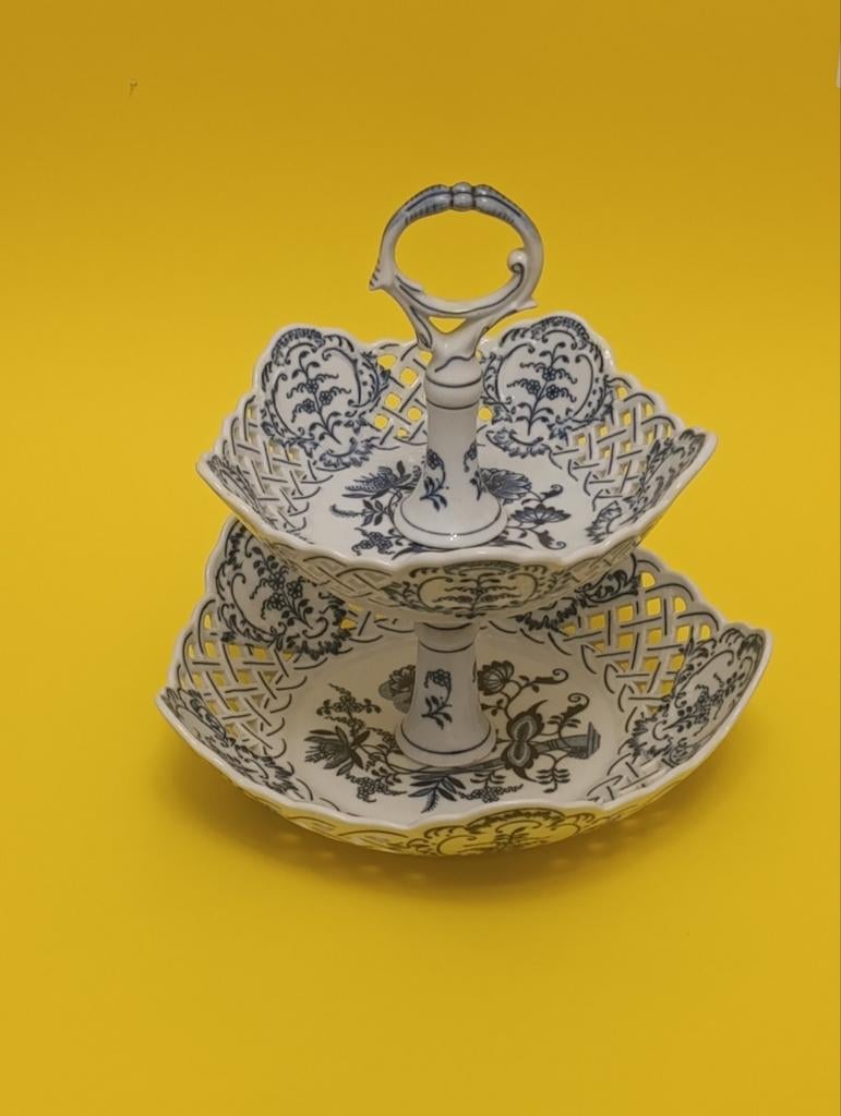 Étagère centre table style Meissen signé porcelaine