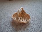 Klein rieten mandje 14.5 cm x 10.5 cm met handvat, Mand, Ophalen of Verzenden, Zo goed als nieuw, Riet