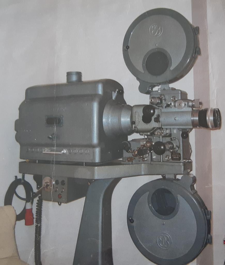 Projecteur 35 mm Bauer B11 accessoires, Collections, Appareils photo & Matériel cinématographique, Projecteur, 1940 à 1960, Enlèvement