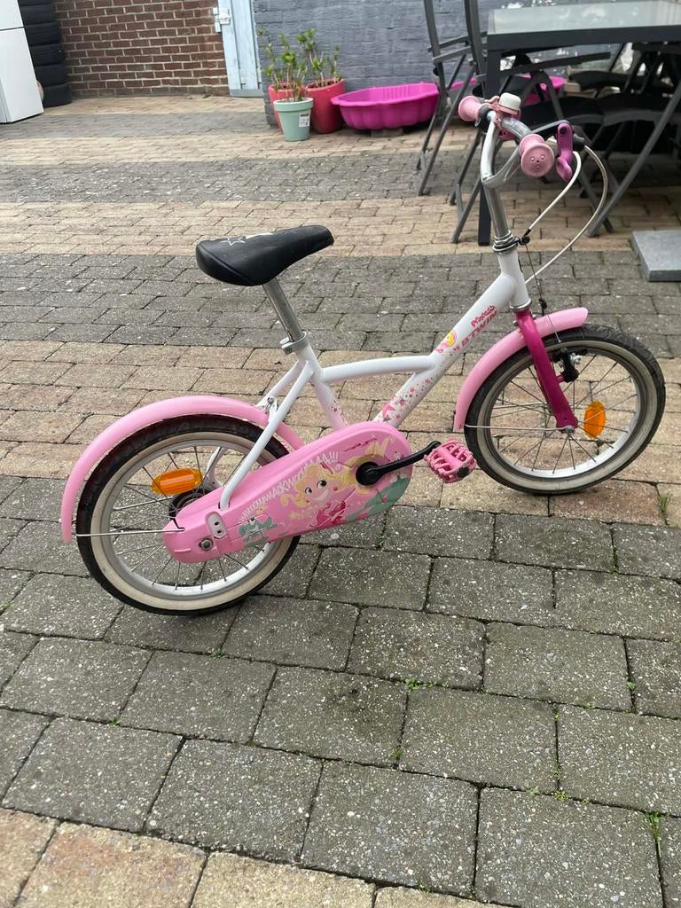 16 inch meisjes fiets in goede staat, Fietsen en Brommers, Fietsen | Kinderfietsjes, Zo goed als nieuw, Zijwieltjes, Ophalen