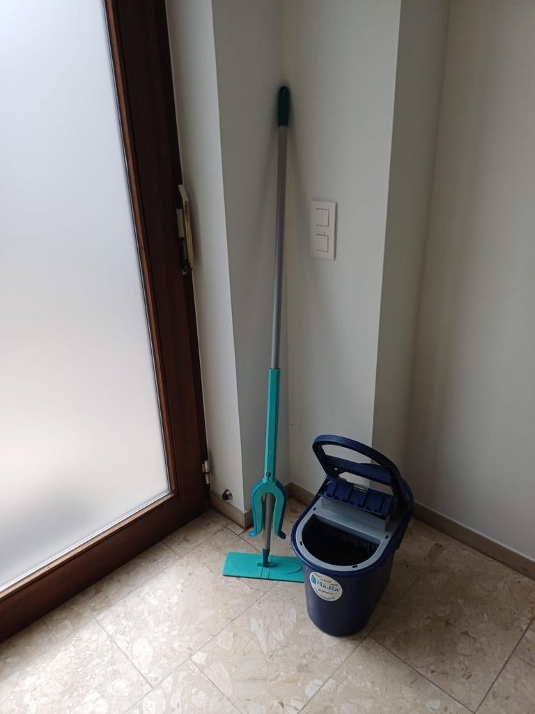 Seau de nettoyage Hara avec presse-serpillière et essuie-sol, Maison & Meubles, Produits de nettoyage, Enlèvement