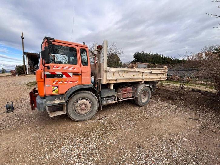 Camion benne basculante -RENAULT - MIDLINER, Autos, Camions, Entreprise, Renault, Autres carburants