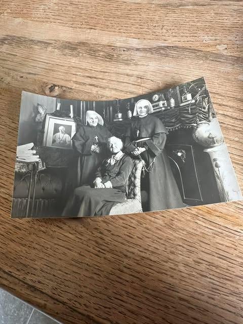 postkaart postcard carte postale twee nonnen, Ophalen of Verzenden, Nieuw, Klederdracht, Foto