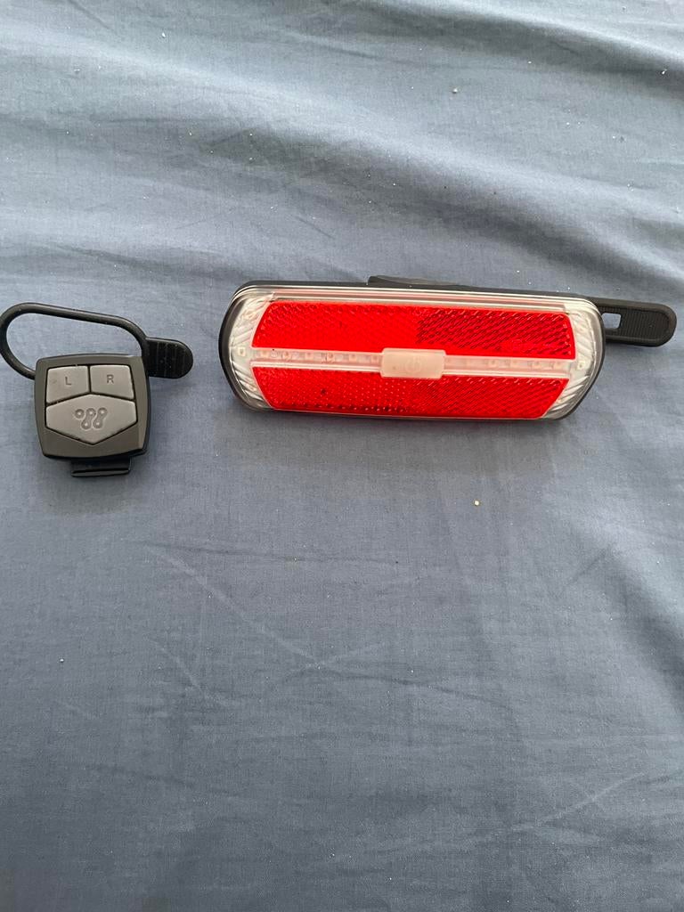 Feu arrière vélo LED avec télécommande, Vélos & Vélomoteurs, Autre, Enlèvement ou Envoi, Utilisé, Résistant à l'eau