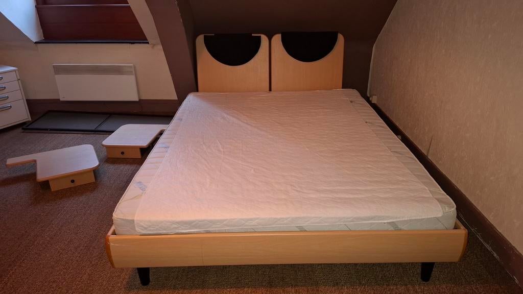 Slaapkamer (160 bed + nachtkastjes + grote kast), Huis en Inrichting, Slaapkamer | Bedden, Ophalen