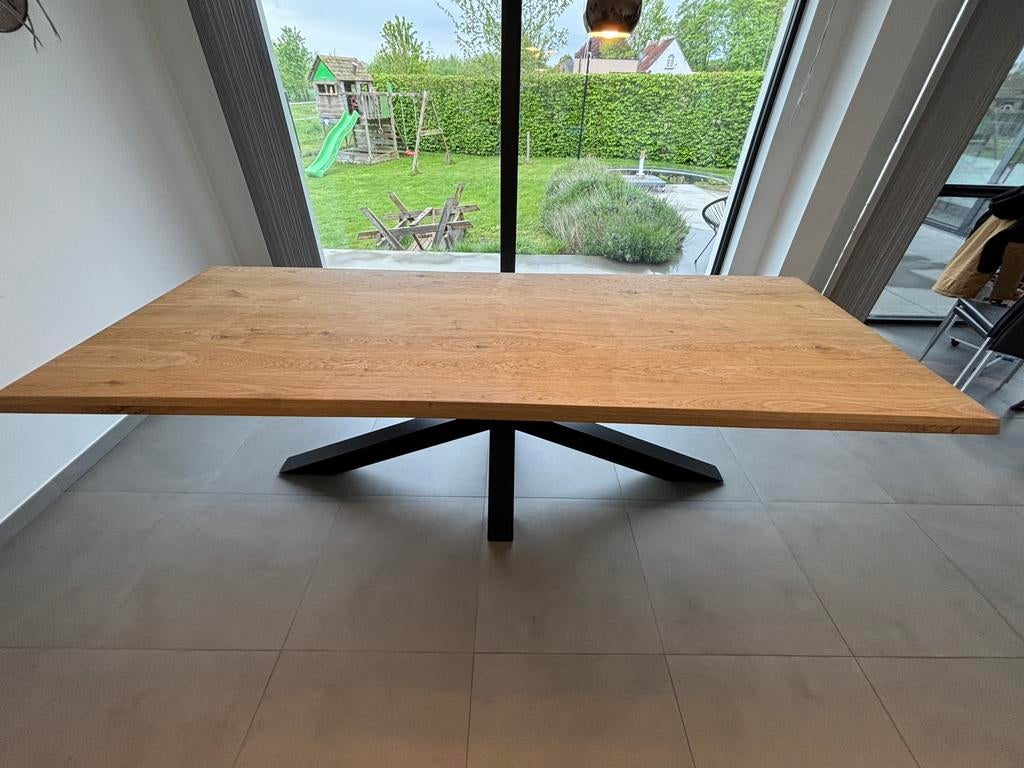 Eettafel 260 x 100cm, eik, zwarte metalen voet, Huis en Inrichting, Ophalen, Zo goed als nieuw