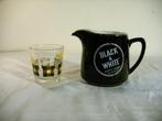 Vintage waterkan van Black &White whisky met glas., Ophalen of Verzenden