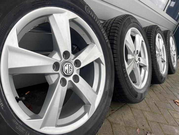 Set 17 inch MG eHS velgen Continental winterbanden, Auto-onderdelen, Banden en Velgen, Banden en Velgen, Winterbanden, 17 inch