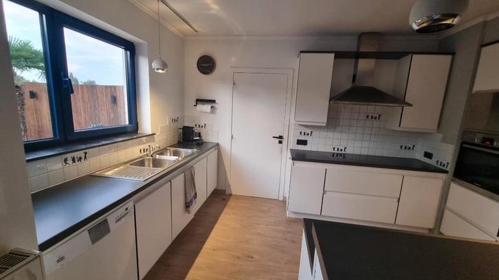 Keuken incl toestellen (al gedemonteerd), Huis en Inrichting, Keuken | Complete keukens, Gebruikt, U-keuken, Wit, Kunststof, Greeploos