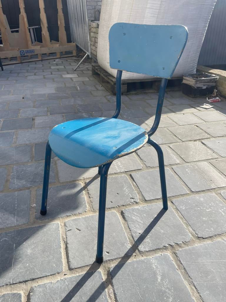 Mooie stoelen kleuterklas, Ophalen