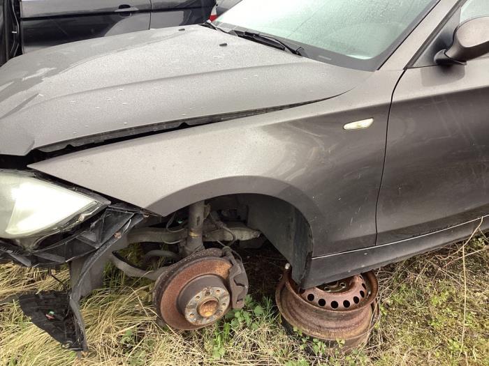 Aile avant gauche d'un BMW 1-Serie (A17/8), -, 3 mois de garantie, Utilisé, -