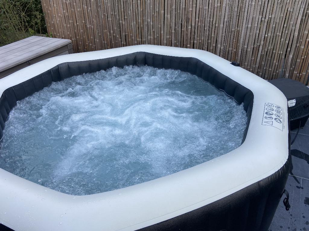 Intex PureSpa Jet & Bubble DeLuxe - 6 personnes - Ø 218 cm, Enlèvement, Comme neuf, Pompe, Fixé