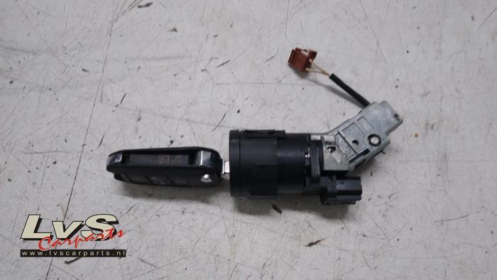 Serrure de contact + clé d'un Opel Combo, Autos : Pièces & Accessoires, -, Opel, 3 mois de garantie, Utilisé