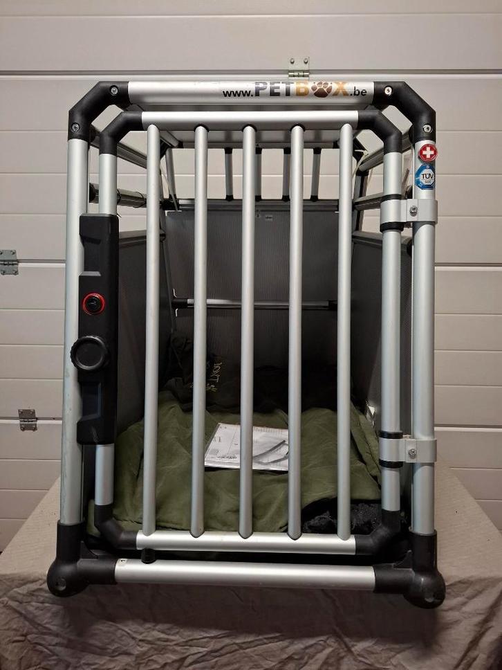 Bench Proline Milan 4PETS, taille M, approuvée par le TÜV, Animaux & Accessoires, Caisses pour chiens, Comme neuf, Enlèvement