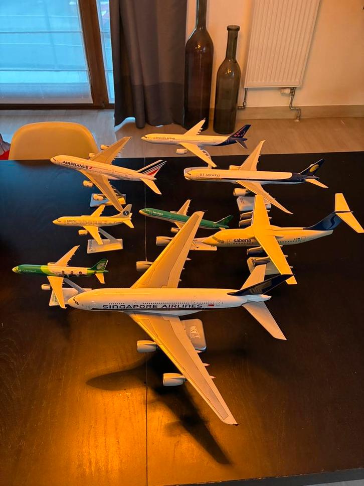 Lot de 8 avions sur pied, Hobby en Vrije tijd, Modelbouw | Vliegtuigen en Helikopters, Zo goed als nieuw, Ophalen