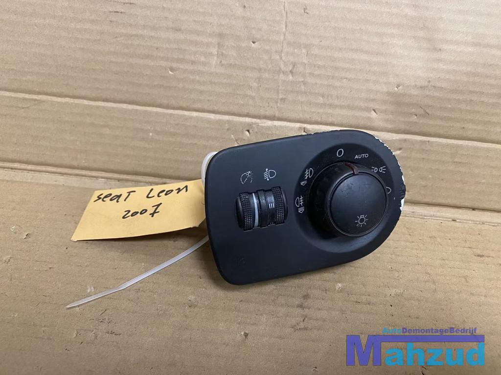 SEAT LEON 2 Licht schakelaar 2005-2012 5P0919094A, Gebruikt, Autovia A-2, Km 585 585
08760  Martorell, ES, SEAT S.A., Customercare@seat.es