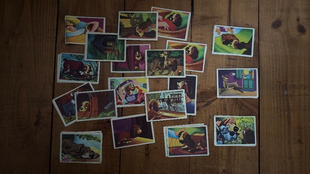 40 cartes de collection La Dame et le Clochard  De Beukelaer, Enlèvement ou Envoi, Autres personnages, Utilisé, Statue ou Figurine