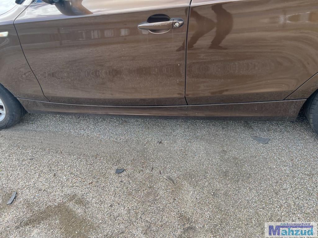 Bas de caisse gauche marron B09/8 pour BMW S rie 1 E87 (2004, Autos : Pièces & Accessoires, Petuelring 130
80788  Munich, DE, Info@bmw.de