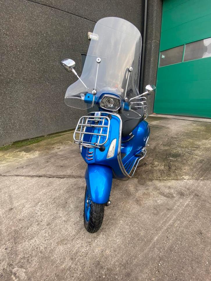 Vespa sprint A-klasse, Fietsen en Brommers, Scooters | Vespa, Zo goed als nieuw, Klasse A (25 km/u), Benzine, Ophalen