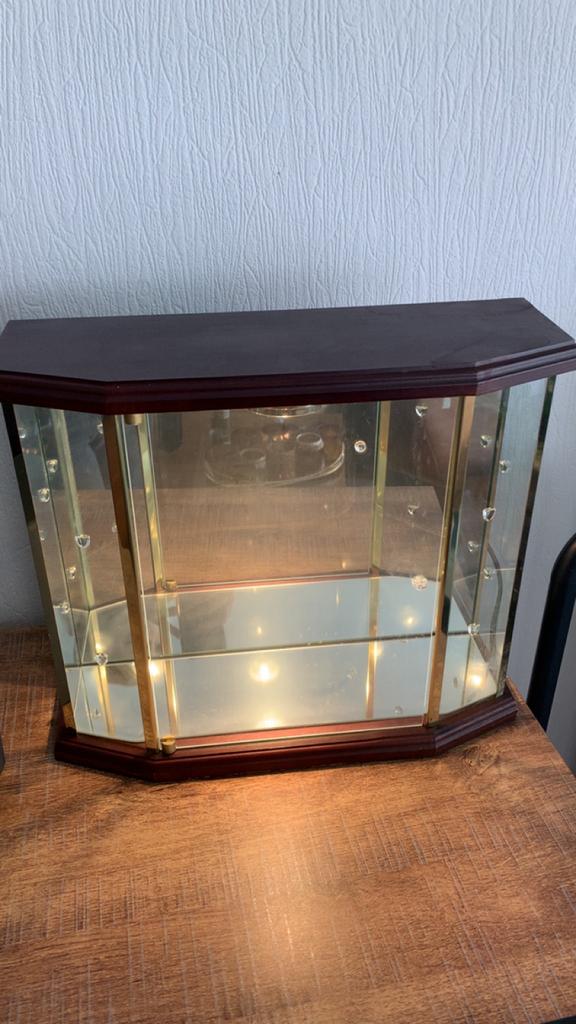 Kleine vitrine let licht, Ophalen of Verzenden, Zo goed als nieuw
