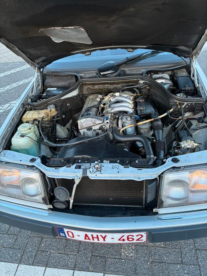 Te koop . Oldtimer mercedes w124 , 217000 km, Autos, Oldtimers & Ancêtres, Particulier, ABS, Bluetooth, Radio, Attache-remorque