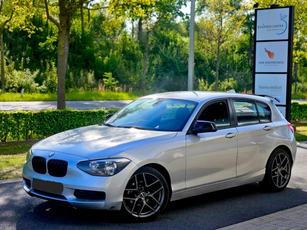 BMW 116i Sport Benzine – Euro5 CarPlay 18 nieuwe velgen, Euro 5, Particulier, Te koop, Benzine