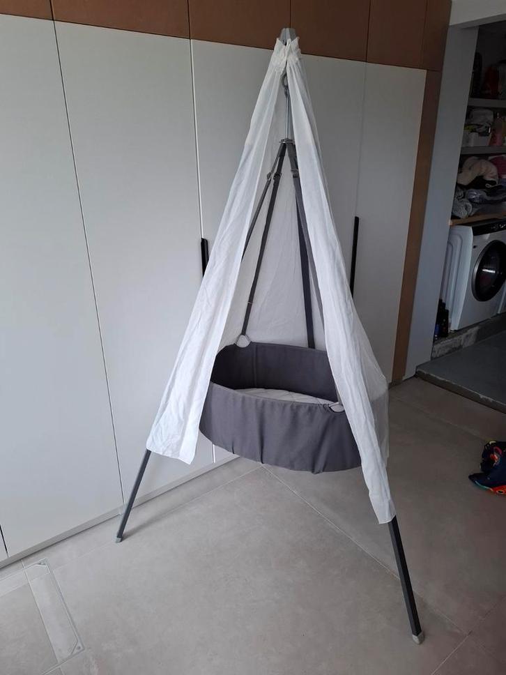 Berceau sur trépied avec filet, marque Leander, Enfants & Bébés, Berceaux & Lits, Utilisé, Berceau, Enlèvement