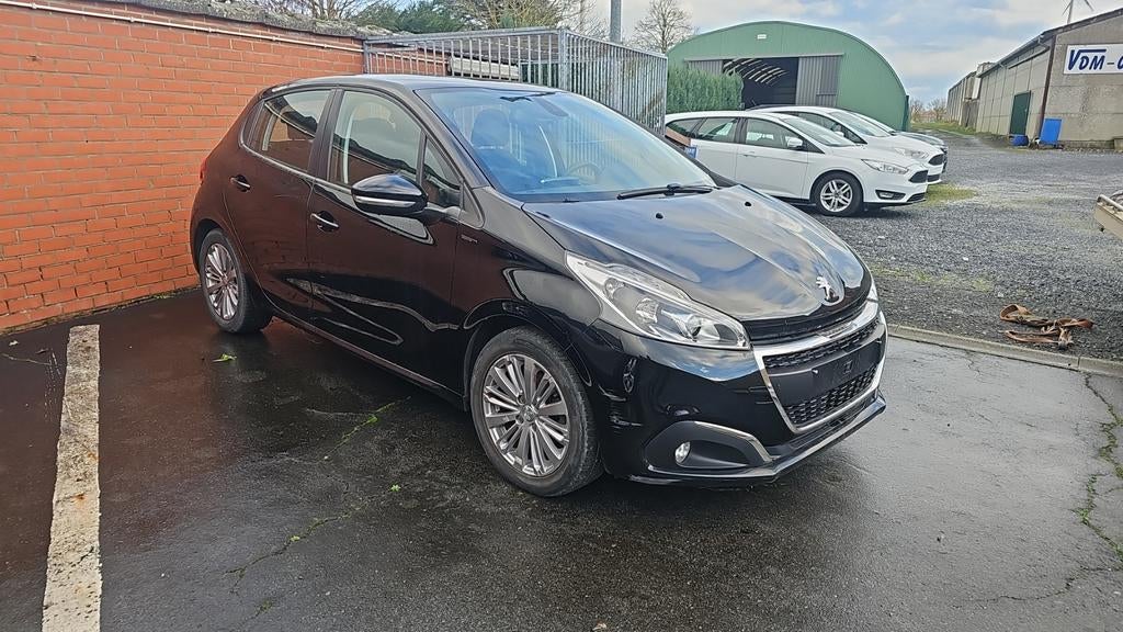 Peugeot 208 benzine, Euro 6, 1199 cc, Zwart, Bedrijf