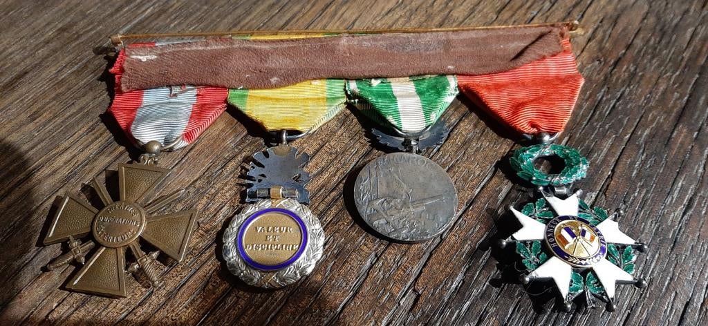 Médailles d'officier (échange possible), Enlèvement