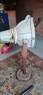 Oude scheepslamp, Enlèvement