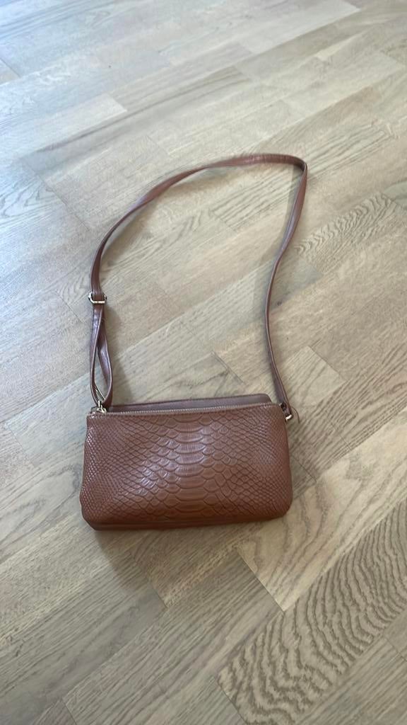 Handtas vrouwen., Handtassen en Accessoires, Tassen | Schoudertassen, Bruin, Zo goed als nieuw, Leer, Ophalen
