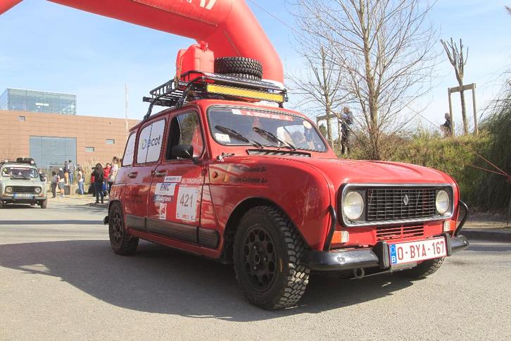 Renault r4 GTL 1981 (4L trophy), Autos, Oldtimers & Ancêtres, Particulier, Attache-remorque, Renault, Essence, 5 portes, Boîte manuelle