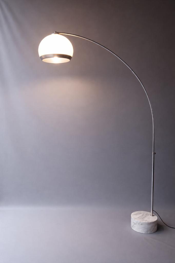 Vintage booglamp Guzzini, Huis en Inrichting, Lampen | Vloerlampen, Gebruikt, 200 cm of meer, Kunststof, Metaal, Ophalen