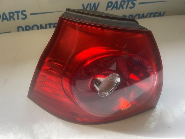 Feu arrière gauche d'un Volkswagen Golf, Autos : Pièces & Accessoires, Éclairage, Volkswagen, Utilisé, 3 mois de garantie, Enlèvement ou Envoi