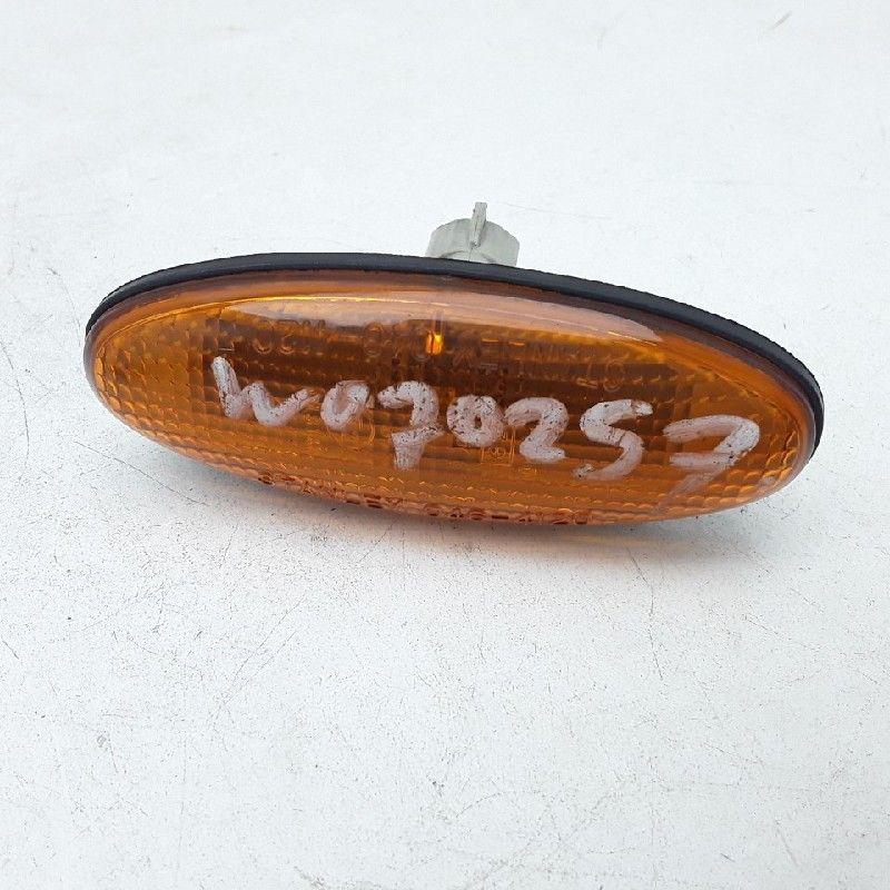 CLIGNOTANT AILE AVANT GAUCHE Mazda 323 Fastbreak (BJ14), Autos : Pièces & Accessoires, Éclairage, Mazda, Utilisé
