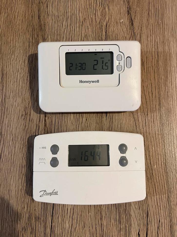 Thermostats programmables Honeywell et Denfoss, Bricolage & Construction, Thermostats, Comme neuf, Thermostat intelligent, Enlèvement