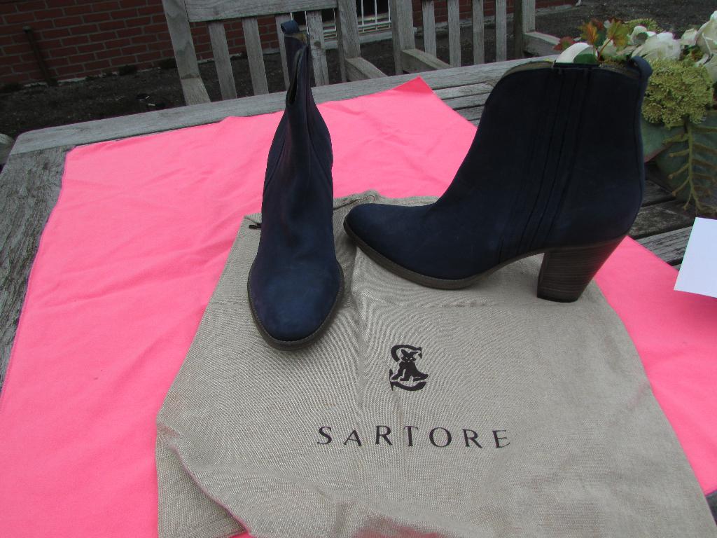 Laarzen nieuw nooit gedragen .maat 40.5, Vêtements | Femmes, Chaussures, Neuf, Sartore, Enlèvement, Boots et Botinnes