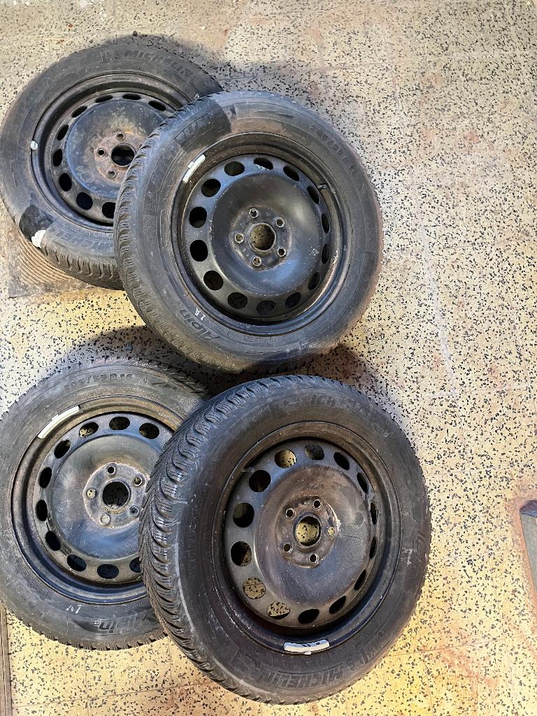 Set winterbanden met velg 205/55R16 Michelin, Auto-onderdelen, Banden en Velgen, Ophalen, Gebruikt, 255 mm, 16 inch