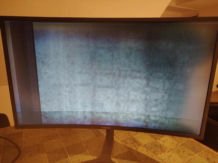 À VENDRE – Écran gaming Samsung C32HG70 32" QLED incurvé, Computers en Software, Monitoren, Gebruikt, 101 t/m 150 Hz, DisplayPort