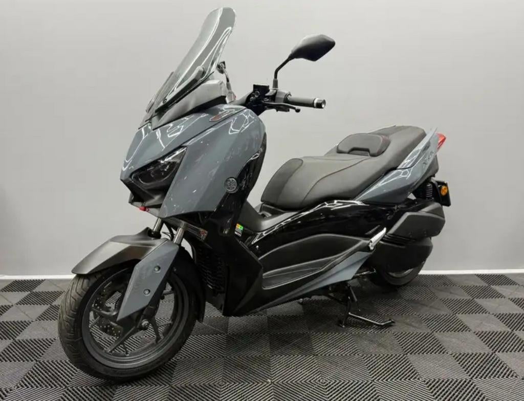 Yamaha X max 300 Tech Max 1.300 km, Ophalen, 300 cc, Zo goed als nieuw, Benzine