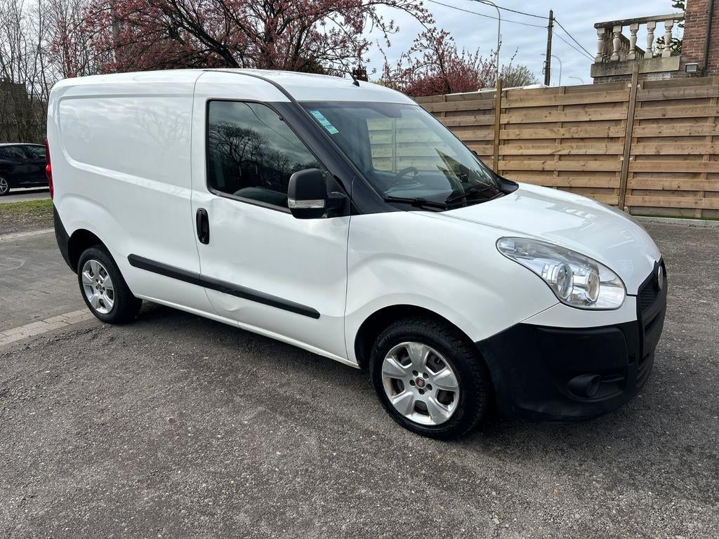 Fiat Doblo 1.3jtd approuvé pour la vente, Autos, Camionnettes & Utilitaires, Euro 5, Achat, Boîte manuelle, Noir