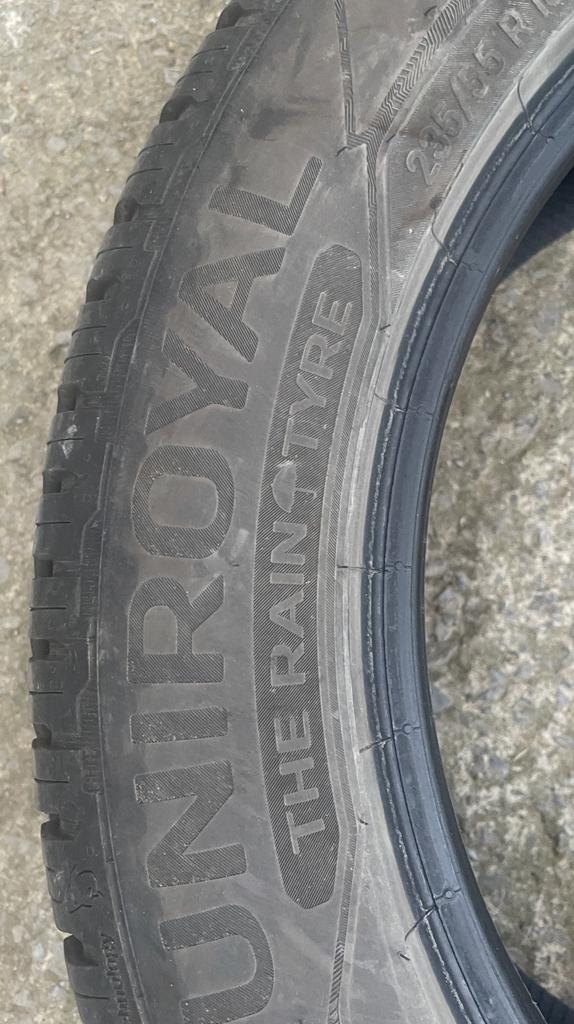 100 euros pour 4 pneus 235 65 R18, Enlèvement, Comme neuf