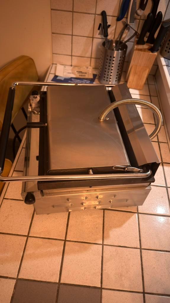 Trancheuse professionnel & Machine Roller Grill, Articles professionnels, Horeca | Équipement de cuisine, Cuisinière, Friteuse et Grils