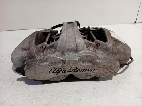 REMKLAUW LINKS VOOR Alfa Romeo Stelvio (949), Auto-onderdelen, Remmen en Aandrijving, Alfa Romeo, Gebruikt