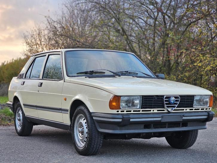 Alfa Romeo Giulietta 1.6 : 110cv1983, Auto's, Oldtimers, Particulier, Radio, Alfa Romeo, Benzine, Berline, Handgeschakeld, Wit