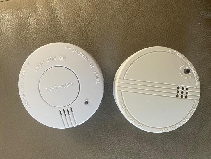 2 détecteurs d’incendies fonctionnels (normes CE), Elektronische apparatuur, Onderdelen en Toebehoren, Zo goed als nieuw, Ophalen