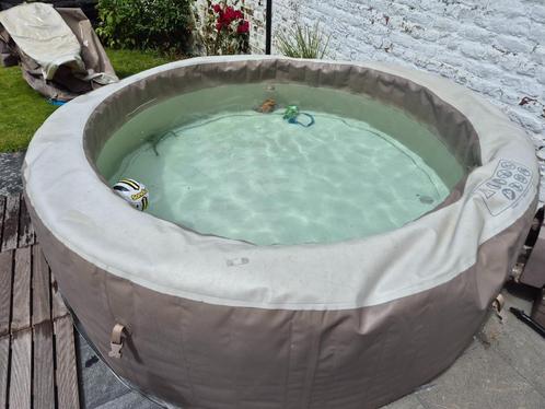 Jacuzzi intex 6 personnes, Jardin & Terrasse, Jacuzzis, Utilisé, Gonflable, Couverture, Tapis de sol, Filtre, Pompe, Enlèvement